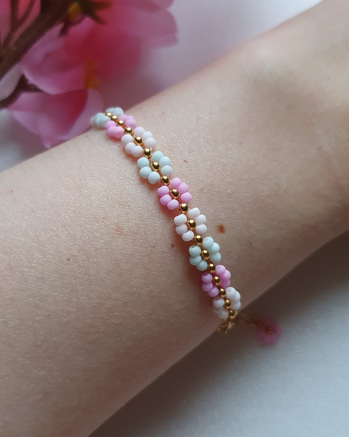 Pastel Floral Beaded Bracelet "Marshmallow"